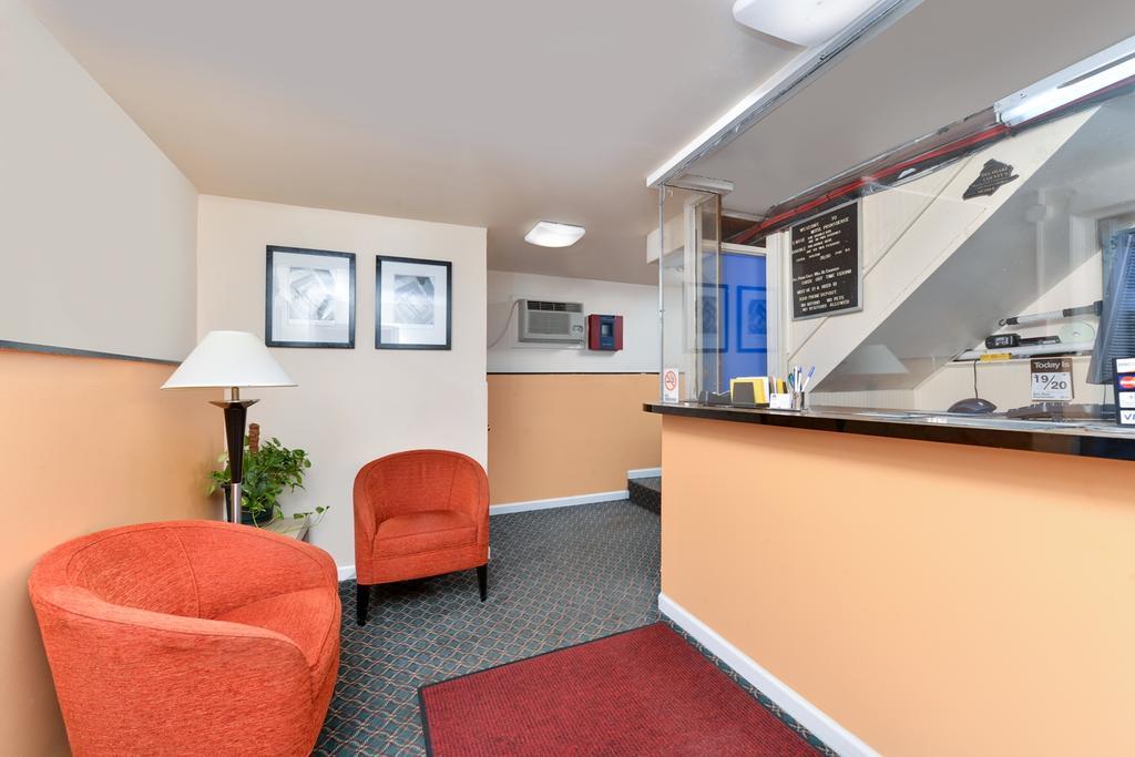 Media Inn & Suites מראה חיצוני תמונה