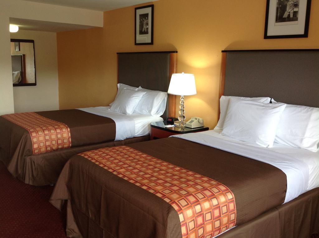Media Inn & Suites מראה חיצוני תמונה
