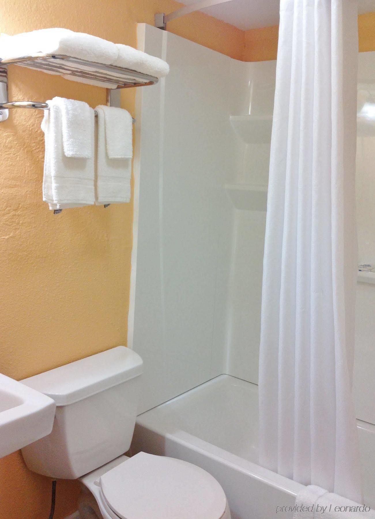 Media Inn & Suites מראה חיצוני תמונה