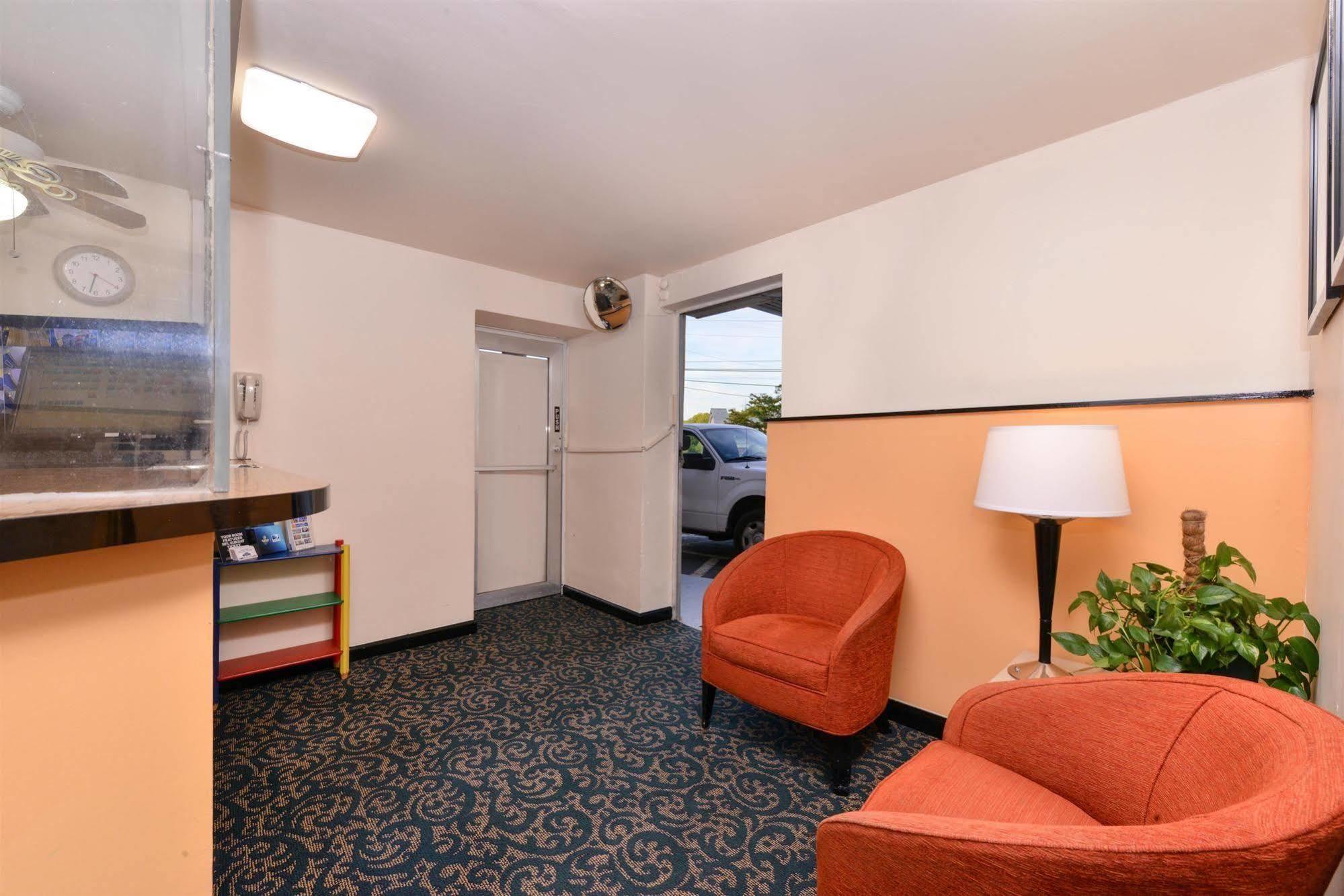Media Inn & Suites מראה חיצוני תמונה