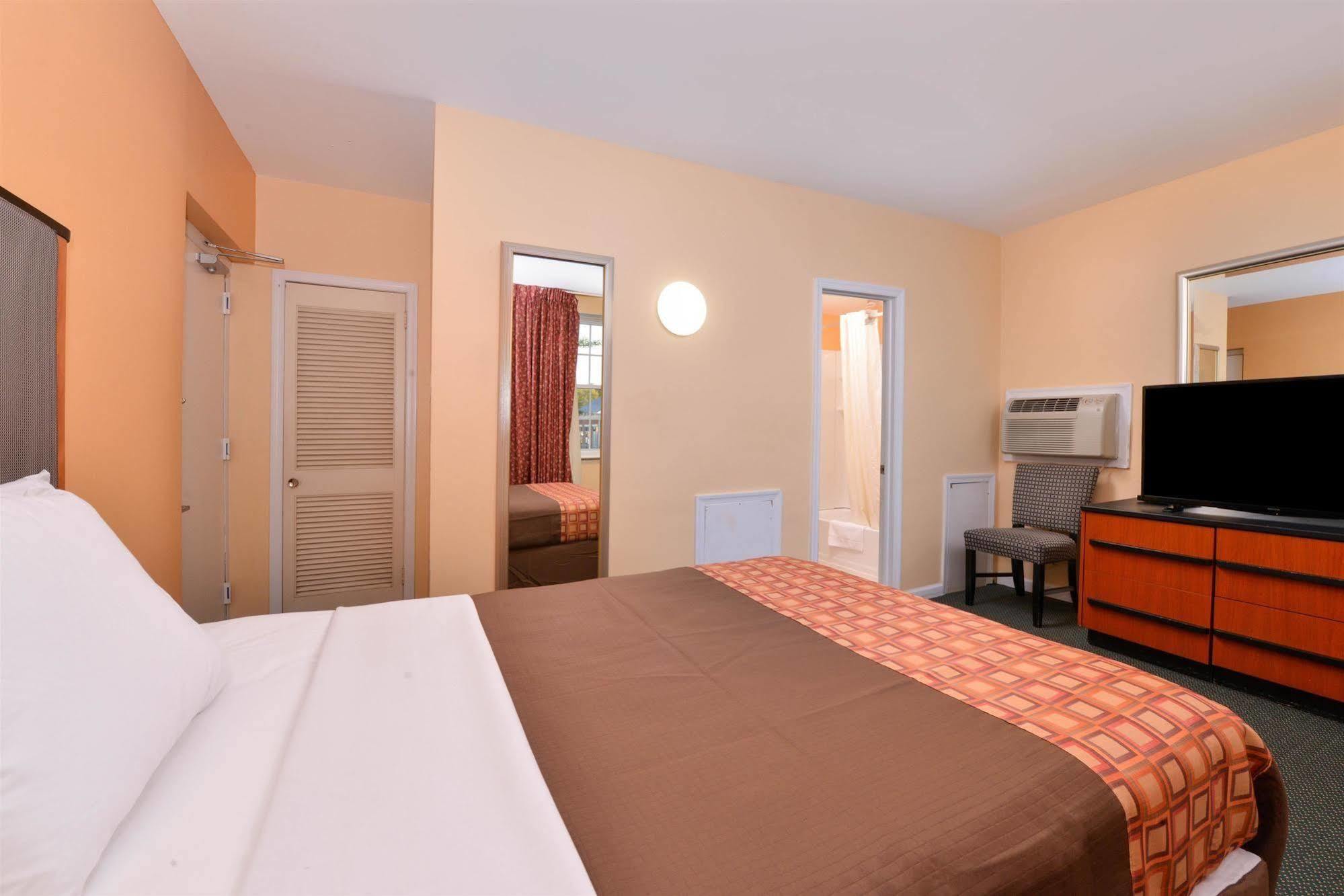 Media Inn & Suites מראה חיצוני תמונה